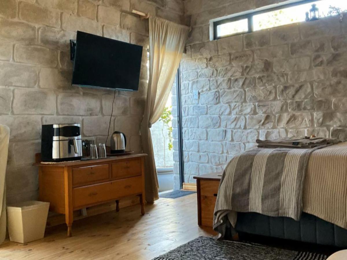 Business Suite coffee station and bed